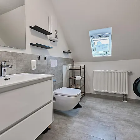 Grosse Mosel-fewo, 4 Schlafzimmer & Bis Zu 8 Pers, Mit Parkplatz Apartment *