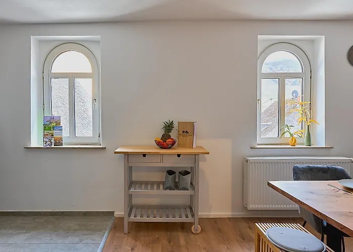 Grosszuegige Mit 4 Schlafzimmern, Moselnaehe Daire Trittenheim